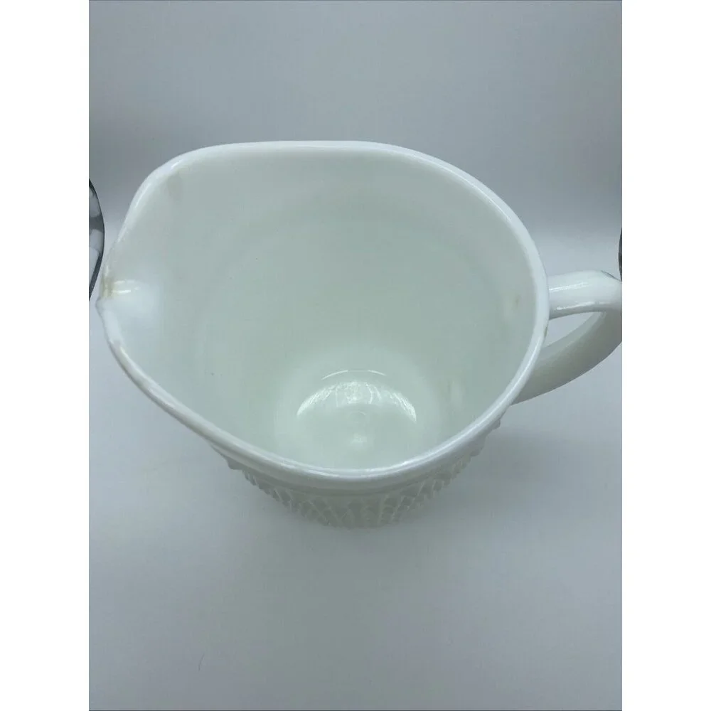 Unmarked unbranded milk